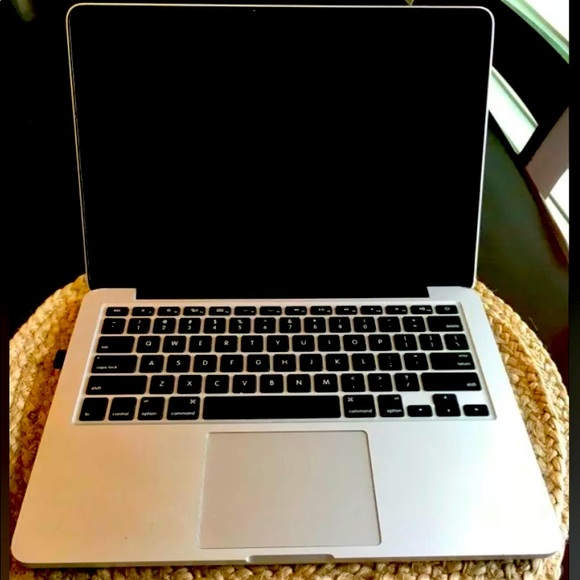 Apple 2015 MacBook Pro 13 Inch Retina - 16GB - 2.7 GHz Intel i5 - 121GB flash